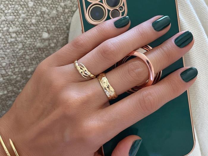 Blake Lively's Manicurist Says These Winter Nail Trends Will Dominate Our Feeds